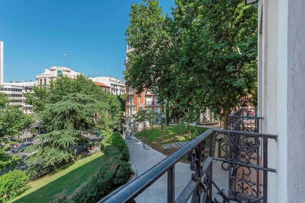 Central 2BD Apt Facing Torre Madrid Duque de Osuna - photo 13