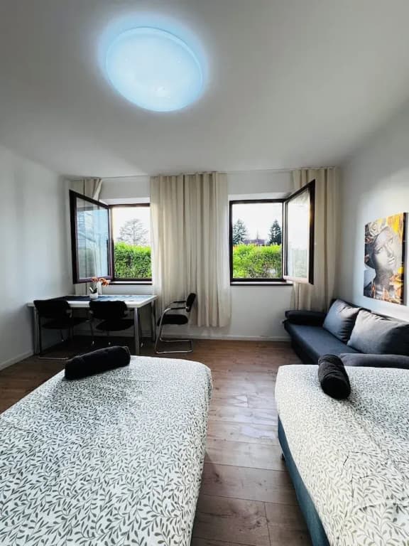 Stylish 3BR Apt Outdoor Space Sleeps 8 - photo 6