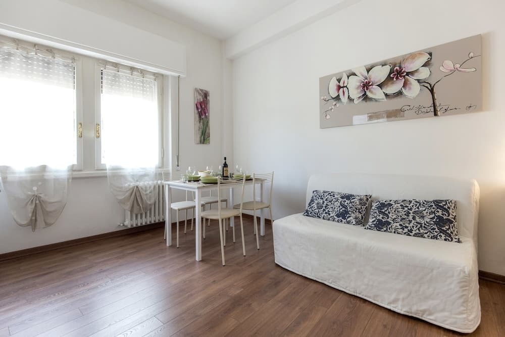 Flo Apartments - photo 2