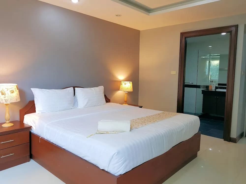 A Large 2 BR-3 Baths 207 Downtown - photo 5