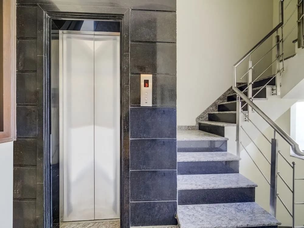 OYO 9553 Hotel Kings Plaza - photo 14