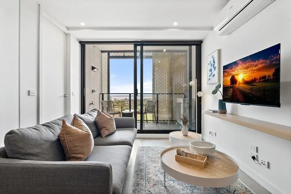 Renovated 2-bed Apartment With Balcony - photo 8