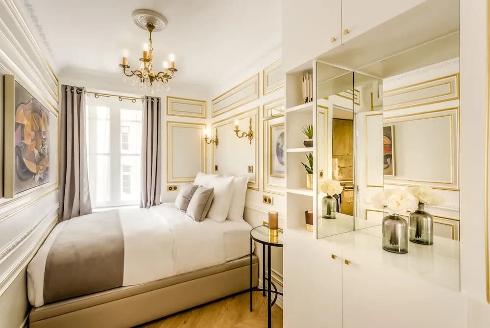 Luxury 6Bdr 5Bth Heritage Building - Louvre View - photo 3