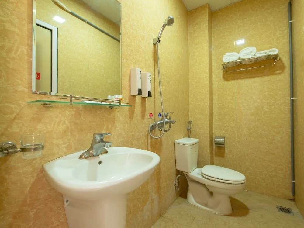 OYO 417 Truong Son Hotel - photo 9