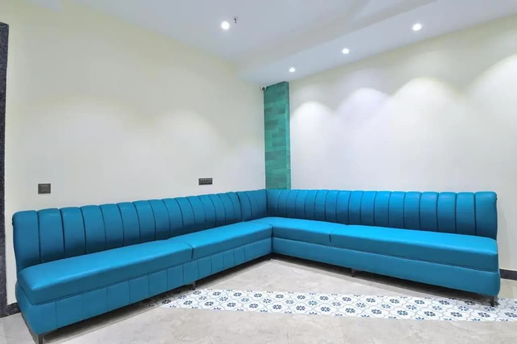 HOTEL UPTOWN - Luxury Restaurant & Rooftop Near Connaught Place - photo 13