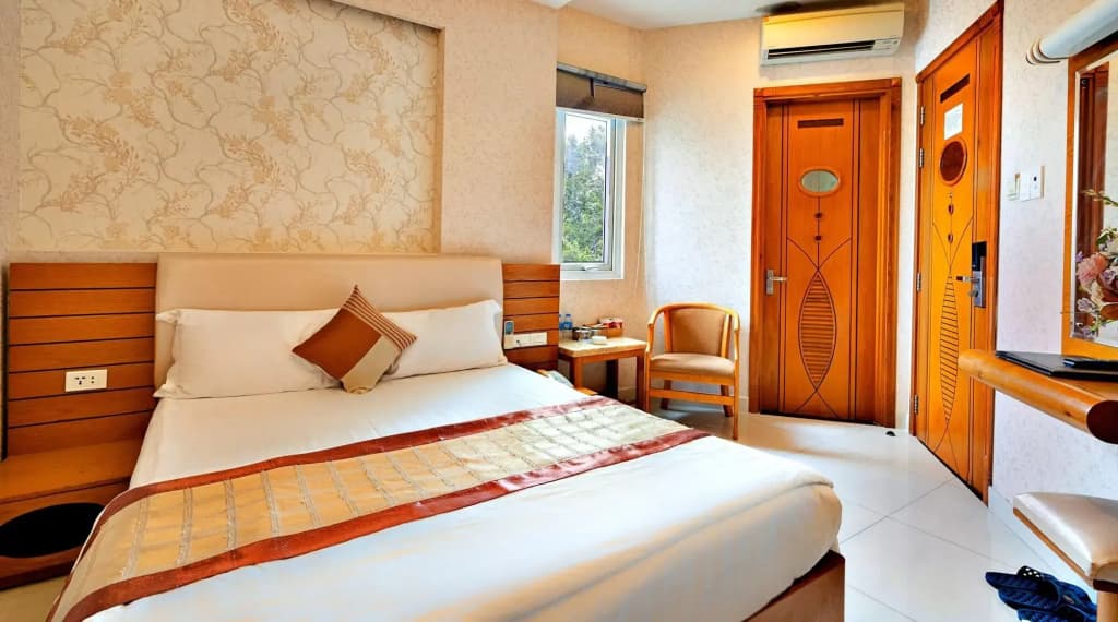 S79 Happy Hotel - photo 6