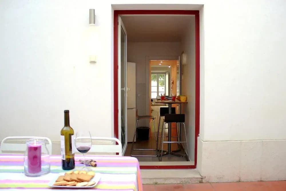 ALTIDO Modern 1-bed Apt w/terrace, moments from São Bento Palace - photo 3
