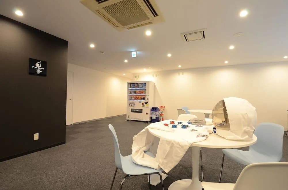 Moon Station Hotel Tokyo - photo 22