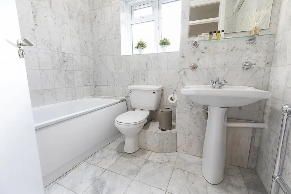 Imperial Suite in Swiss Cottage - photo 6