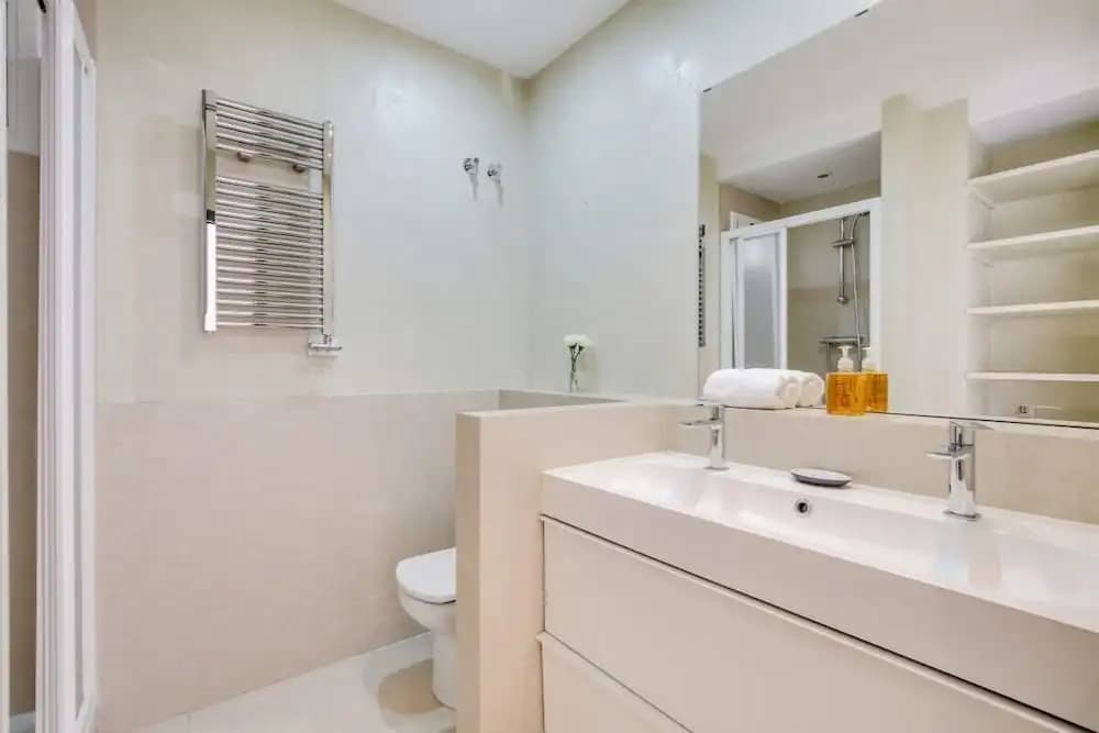 Beautiful 3bed W/terrace in Elegant Eixample - photo 8