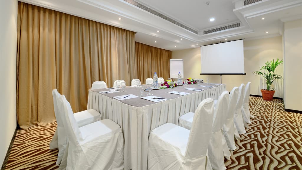 Al Majaz Premiere Hotel Apartment - photo 16