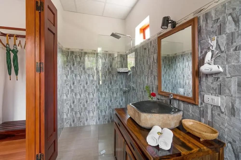 Blue Whale Homestay - photo 7