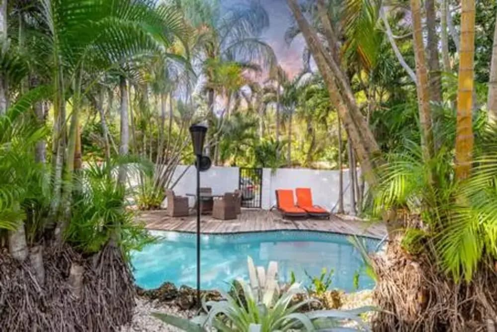 1720 Wa Kee 1B 4 Queen Beds Sleep 8 Pool Parking Wi-fi Patio - photo 12