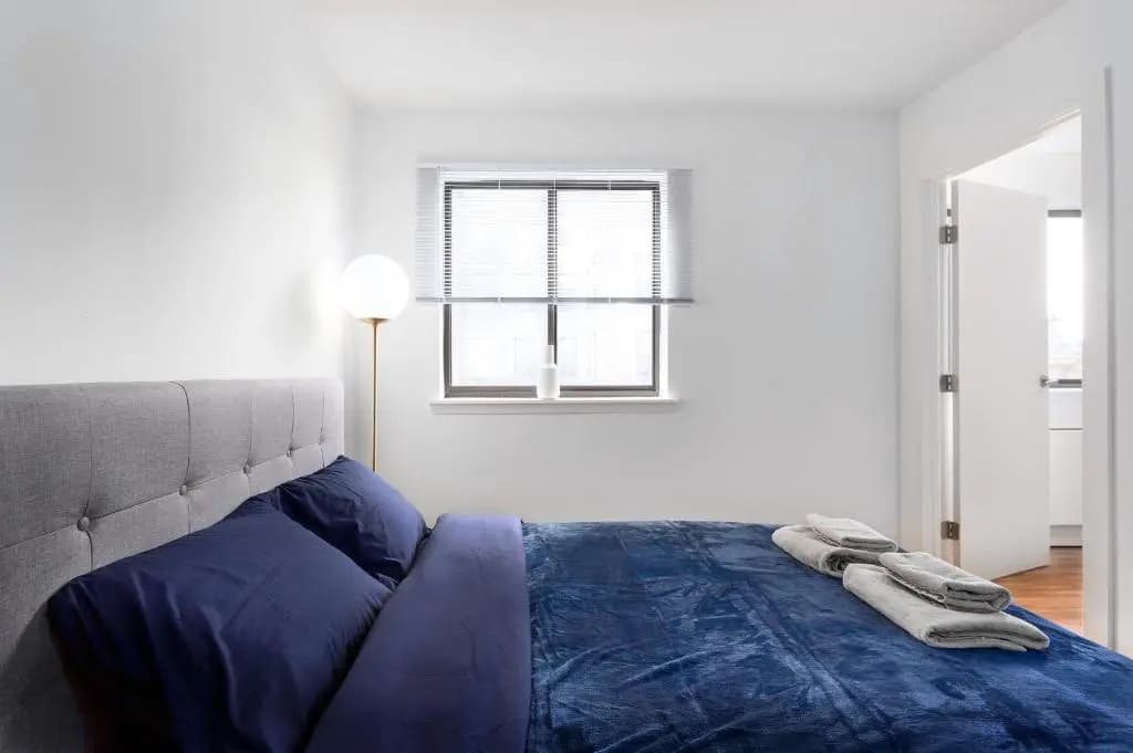 Modern and Spacious apartment in Chelsea - photo 8