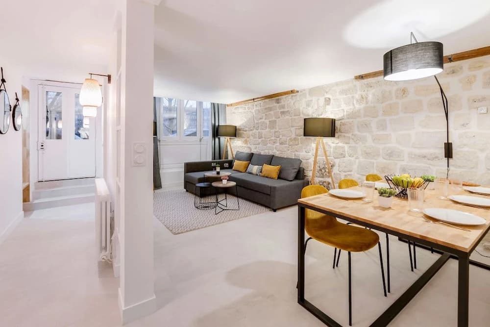 Spacious and Charming Flat on île de la Cité - photo 3