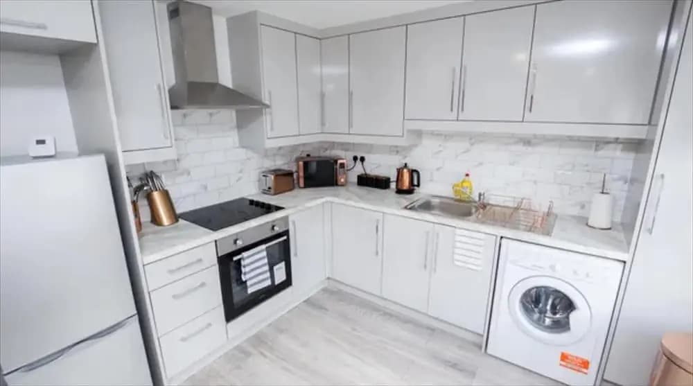 Spacious 1 bed Flat With View - photo 8