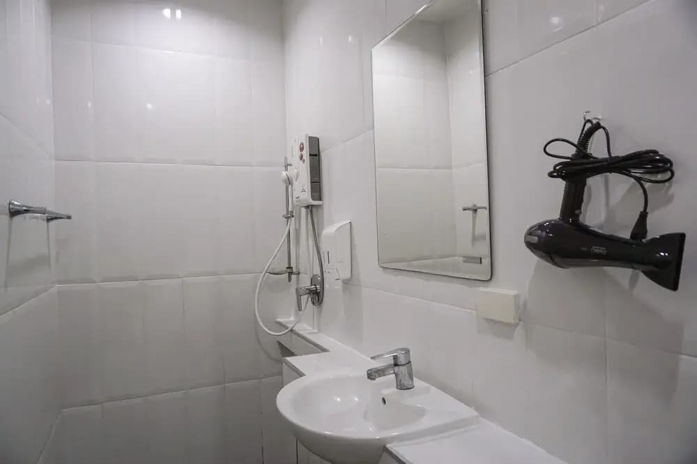 Ralph Hostel - photo 7