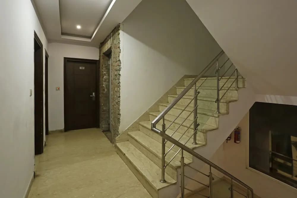 Collection O 8479 Hotel Ambience - photo 12