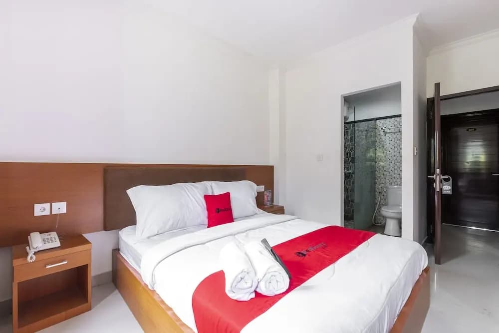 RedDoorz near Art Centre Bali - photo 4