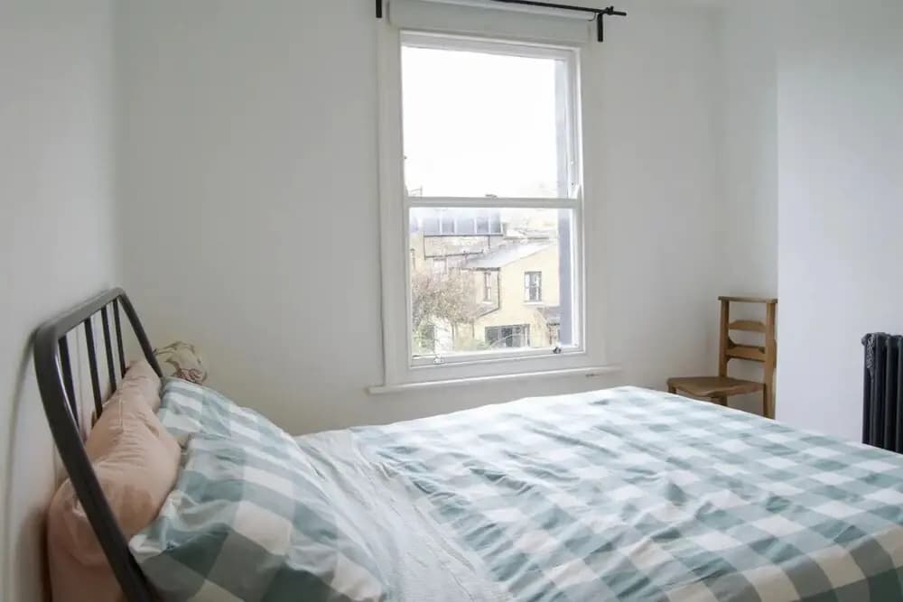 Elegant 2 Bed Close to Chatsworth Road - photo 5