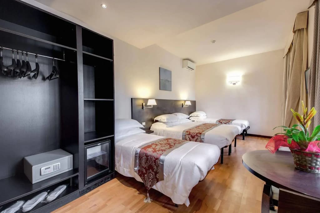 Regal Park Hotel - photo 4