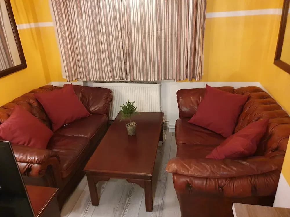 Sweet Central Tiny Apartment for 4 People - photo 11
