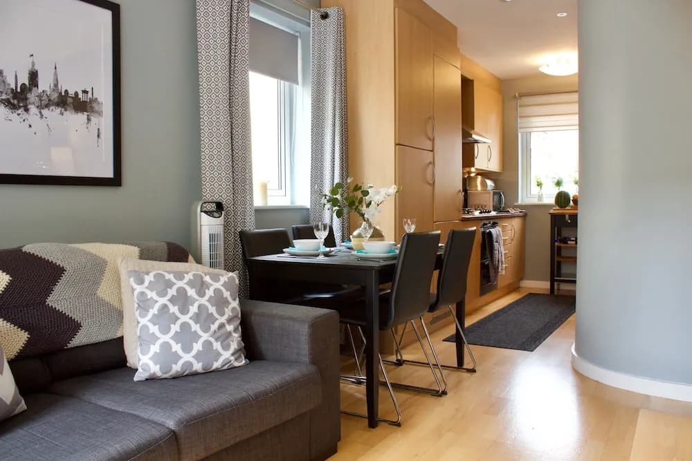 Royal Mile 2 Bedroom Apartment - photo 12