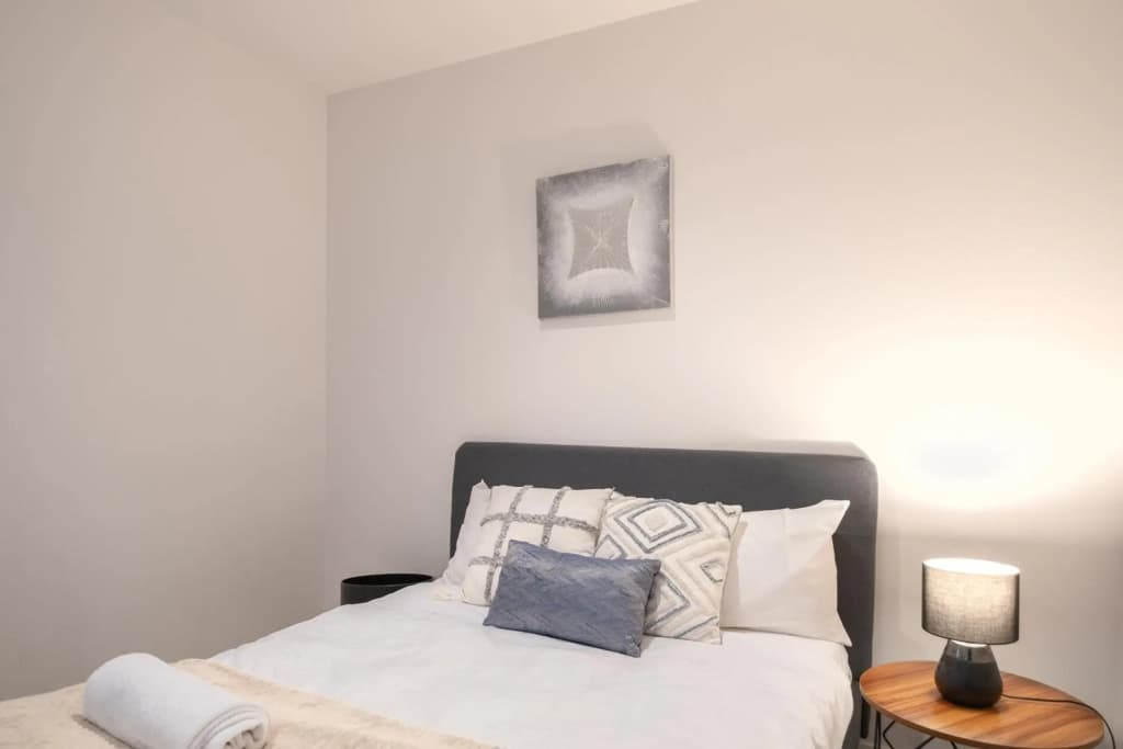 Rooftop 2BRapt in Abbotsford+King bed+WIFI+Parking - photo 3