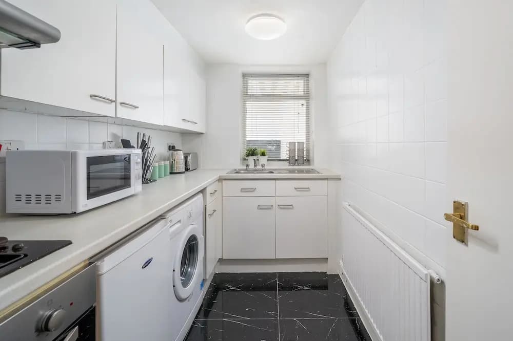 Russell Sq Suite 2 Bed Apartment - photo 10