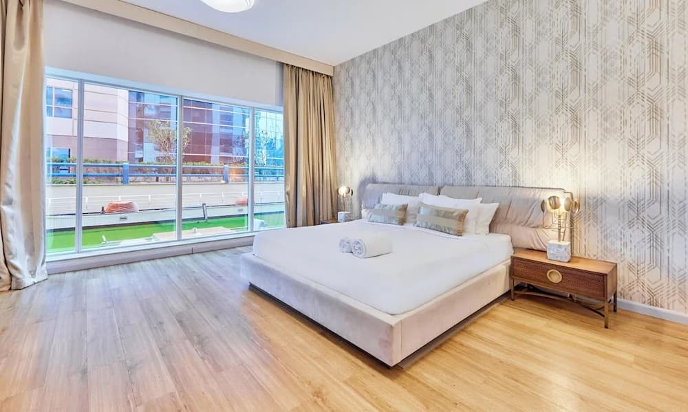 bnbme - Emirates Crown - 2BR & Maid Room - photo 3