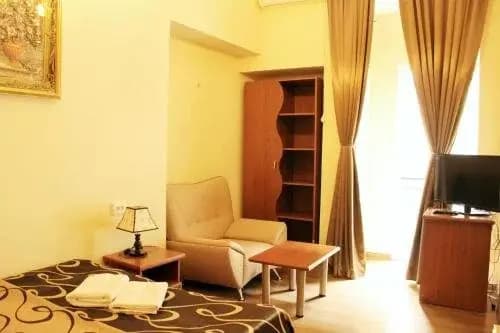Quiet Corner Hotel - photo 1