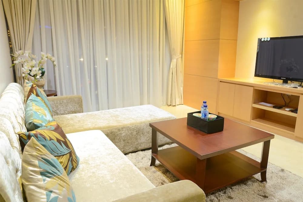 Elegant Four Winds Apartment with Infinity Pool Facility - main photo