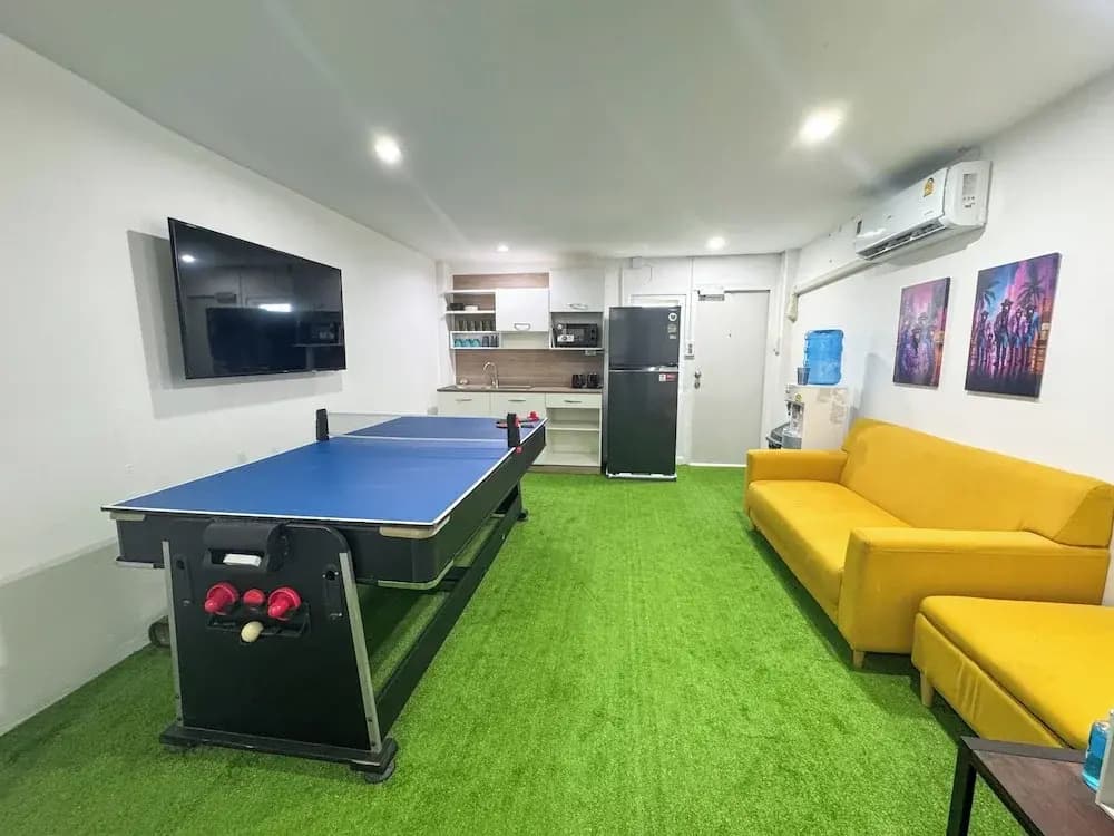 Banana Bunkhouse Hostel - photo 12