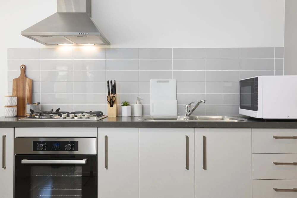 Sleek and Spacious Flat - photo 11