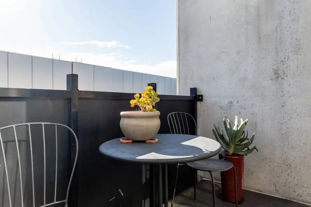 Mika, 2bdr Fitzroy pad With Secure Parking - photo 11