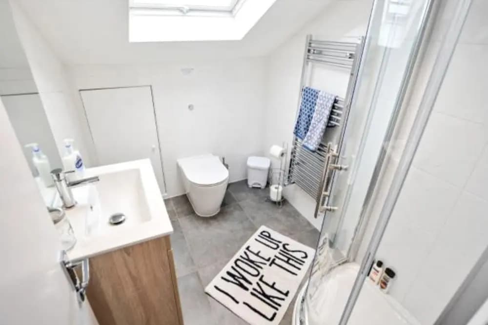 Warwick Avenue - photo 21