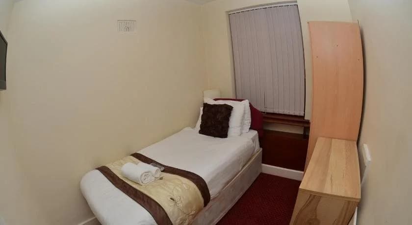Heathrow Palace - photo 5