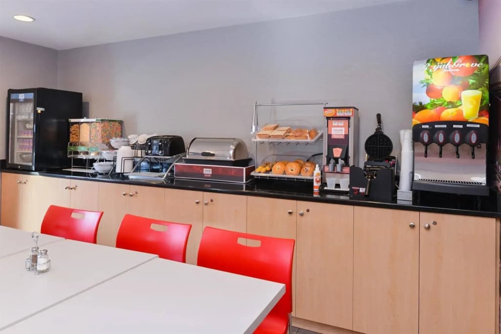 Red Lion Inn and Suites Brooklyn - photo 22
