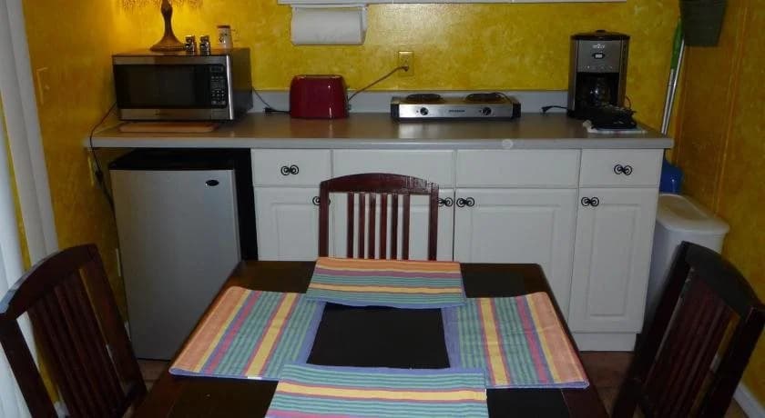 Woodland Hills Calabasas Guesthouses - photo 5