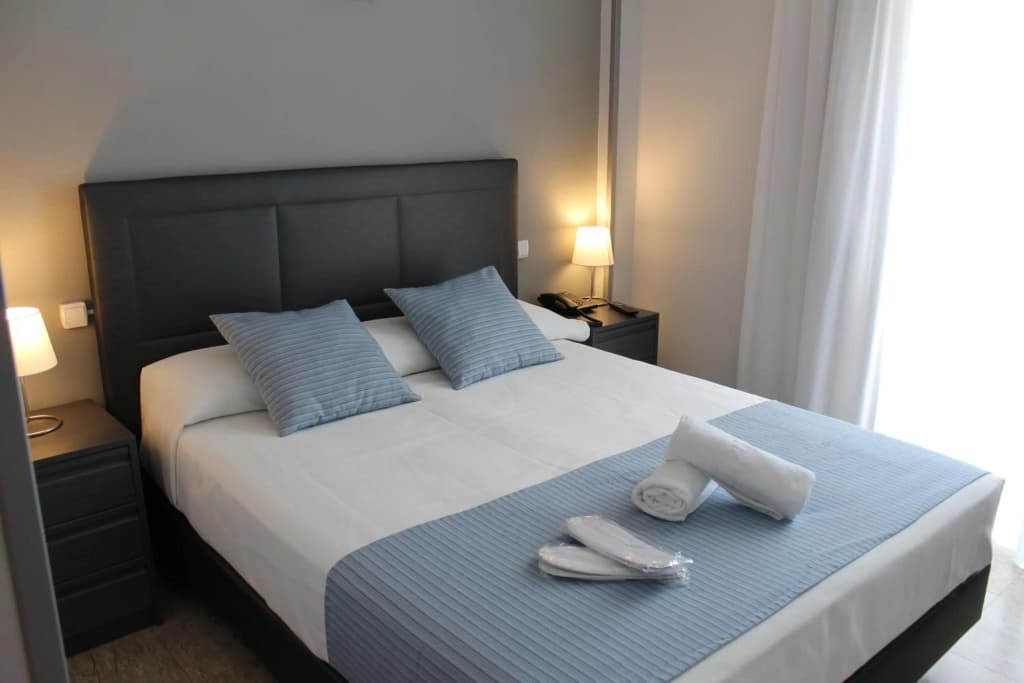 Hotel Barajas Plaza Madrid - photo 23