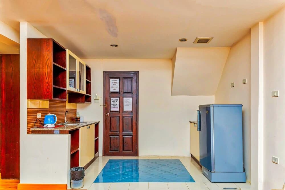 Jolly's Guesthouse - photo 20