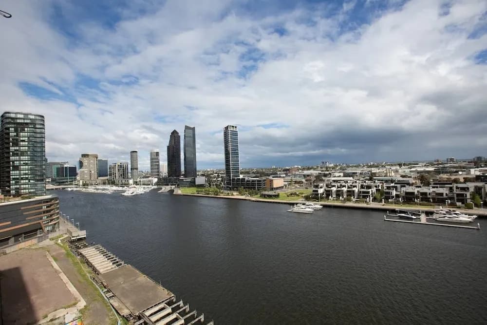 Delightful 2BR Riverview@docklands - photo 10
