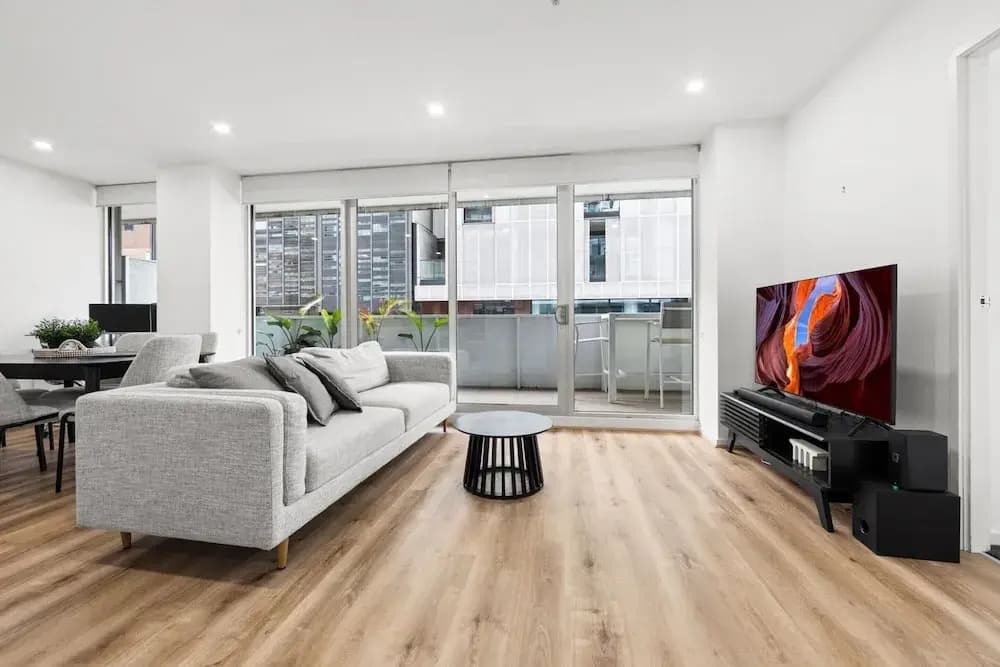 Sleek South Yarra 2-bed With Alfresco Dining - photo 5