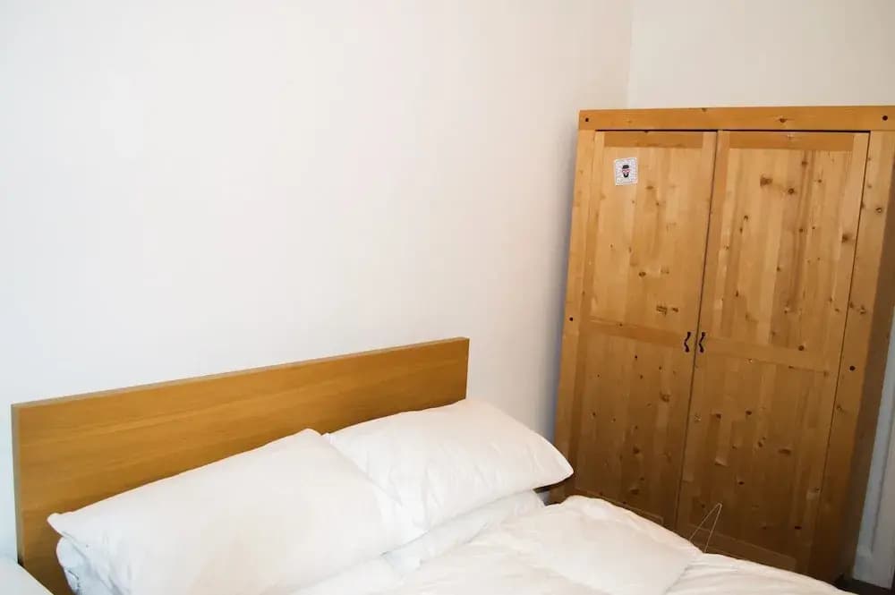 Spacious 3 Bedroom Flat in Marchmont - photo 23