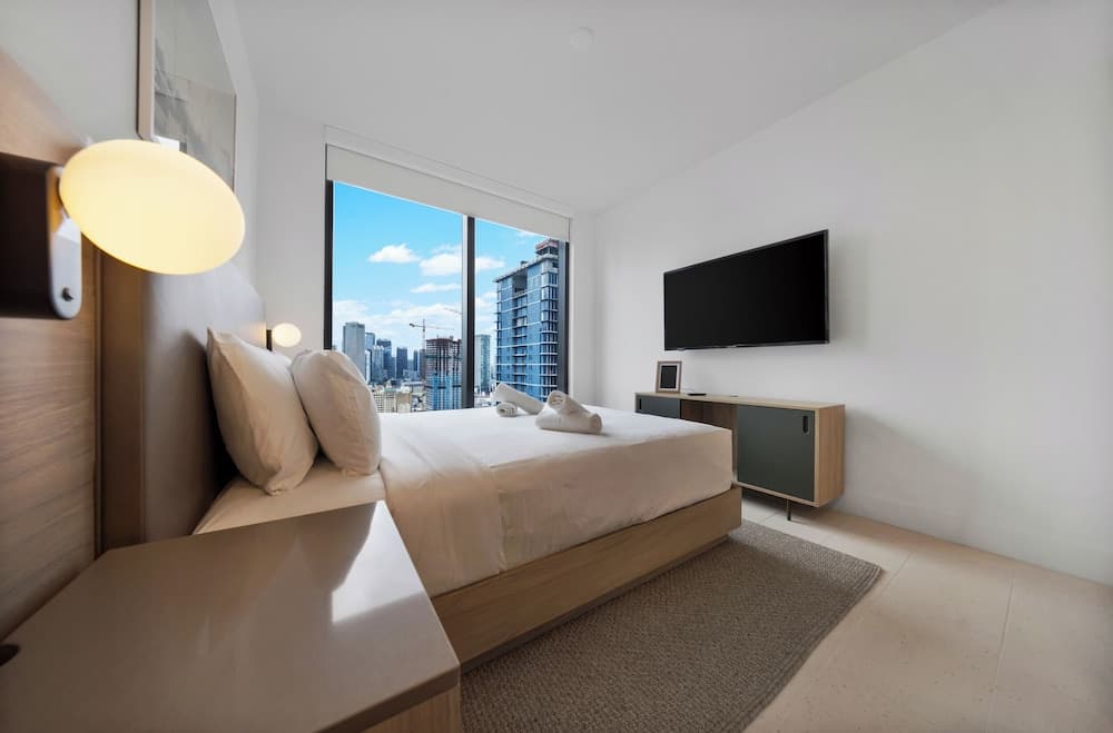 Upscale 3-BD Condo in DTW Miami - photo 4