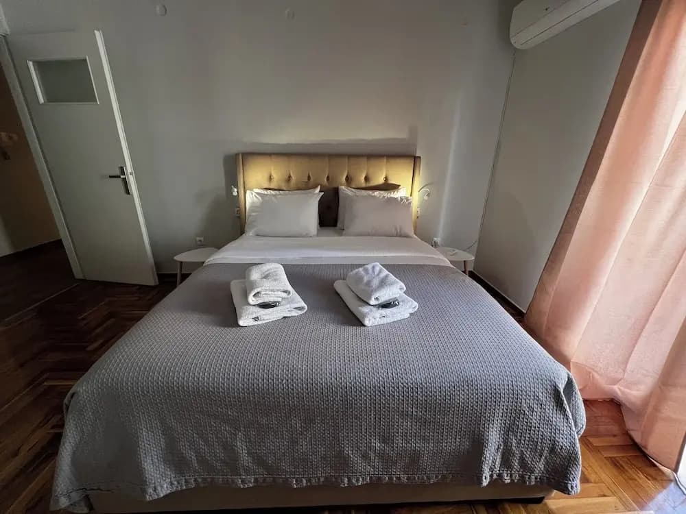 Caryatids Luxury Apartment - photo 2