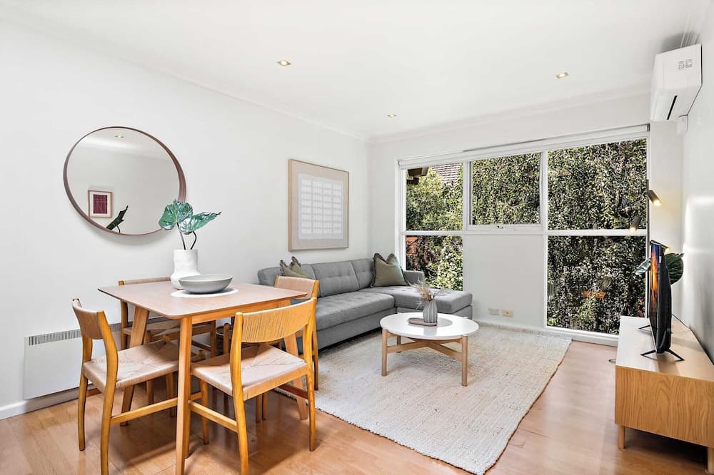 Bright 2-bed Apartment in South Yarra - photo 4