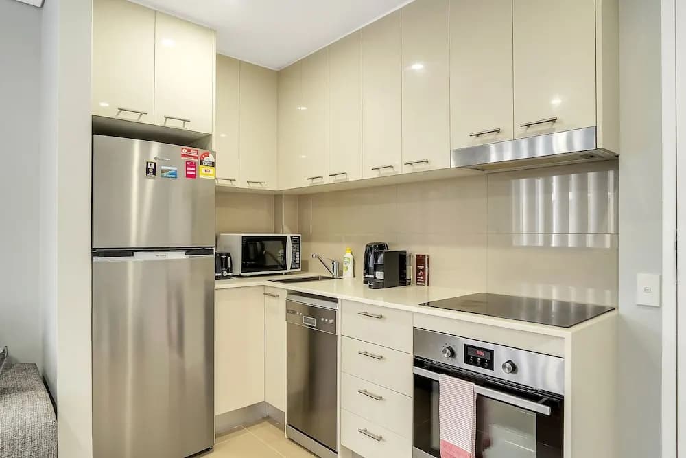 Bright 1 Bedroom Unit in the Heart of Manly - photo 11