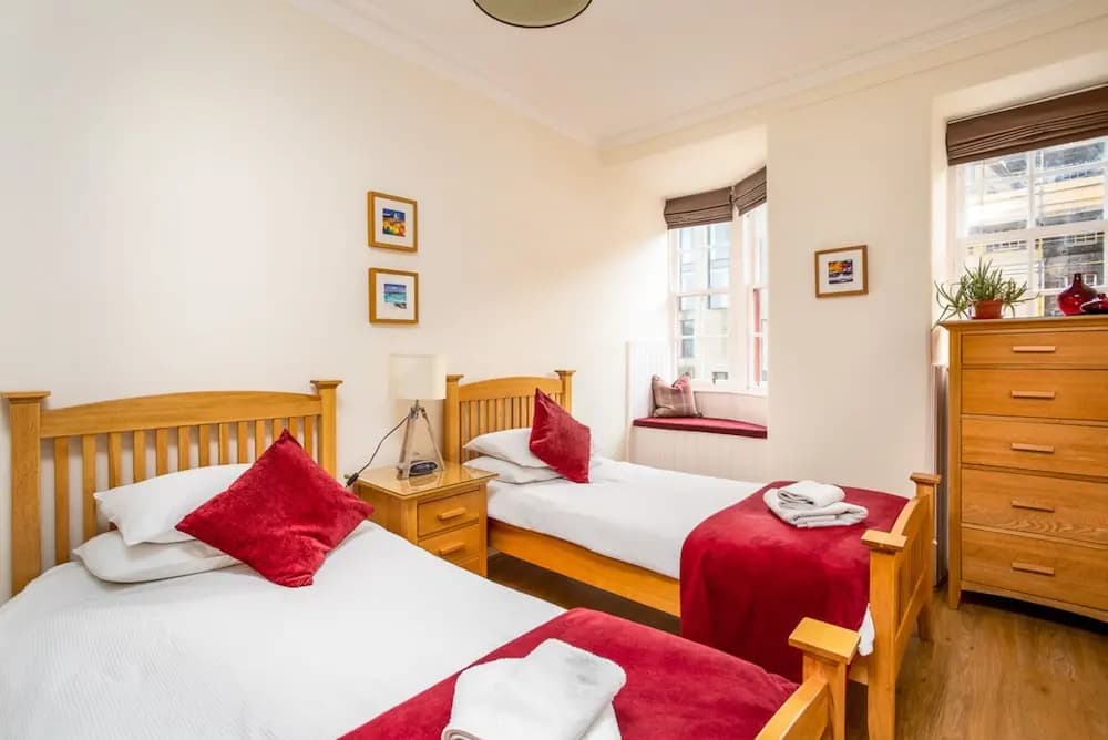 Lovely 2-bed Apartment in Old Town Edinburgh - photo 3