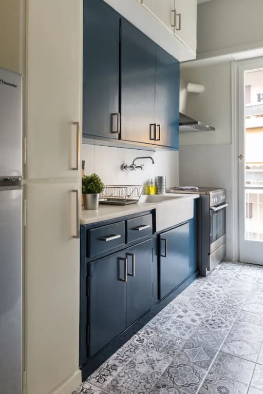 UPSTREET Acropolis Core Bright Modern Apt - photo 15